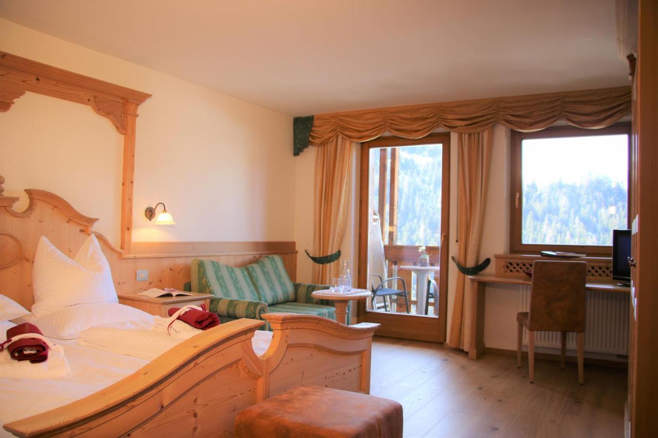 Hotel Alpenrose Dolomites La Valle Exterior foto
