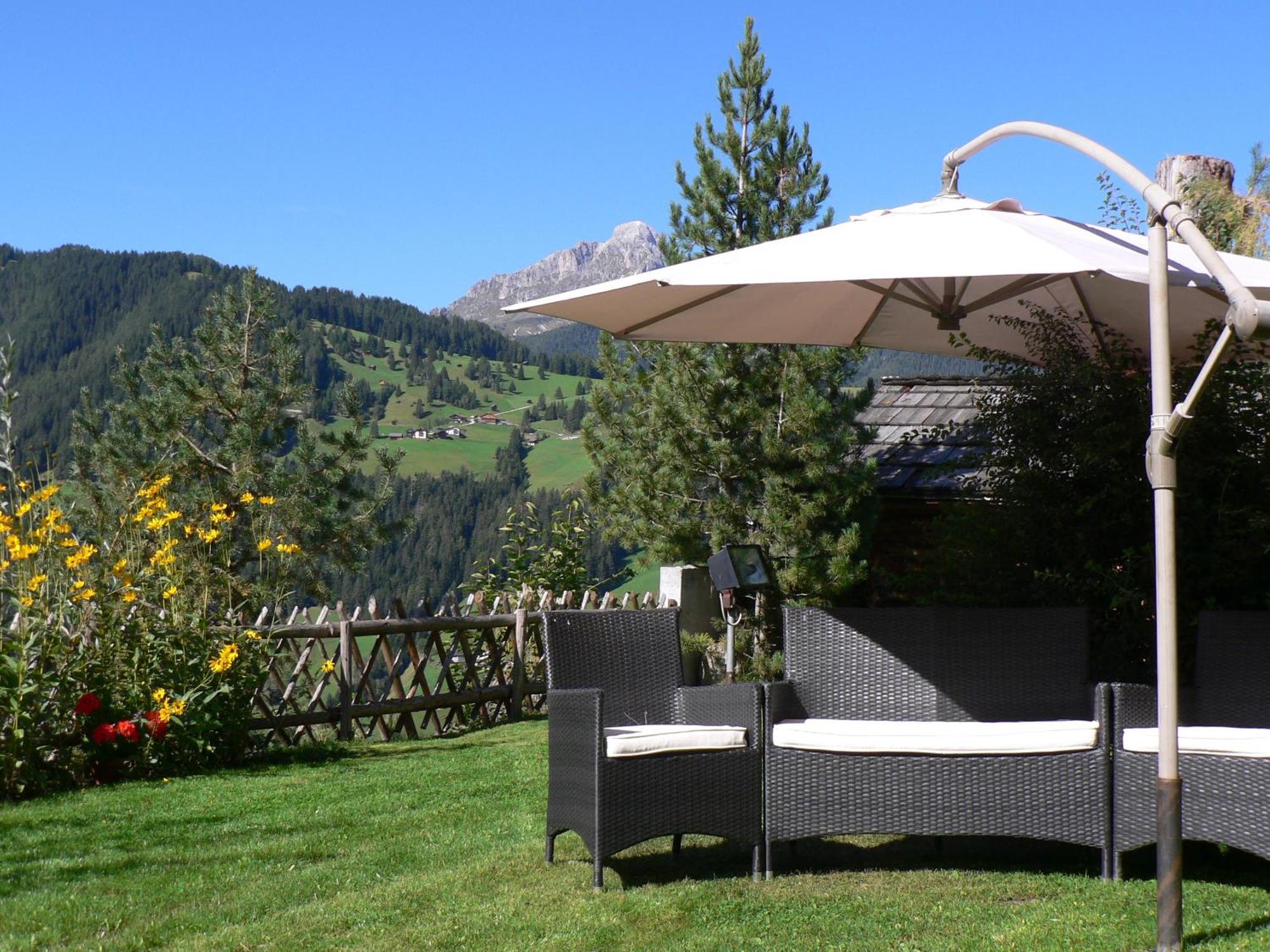 Hotel Alpenrose Dolomites La Valle Exterior foto