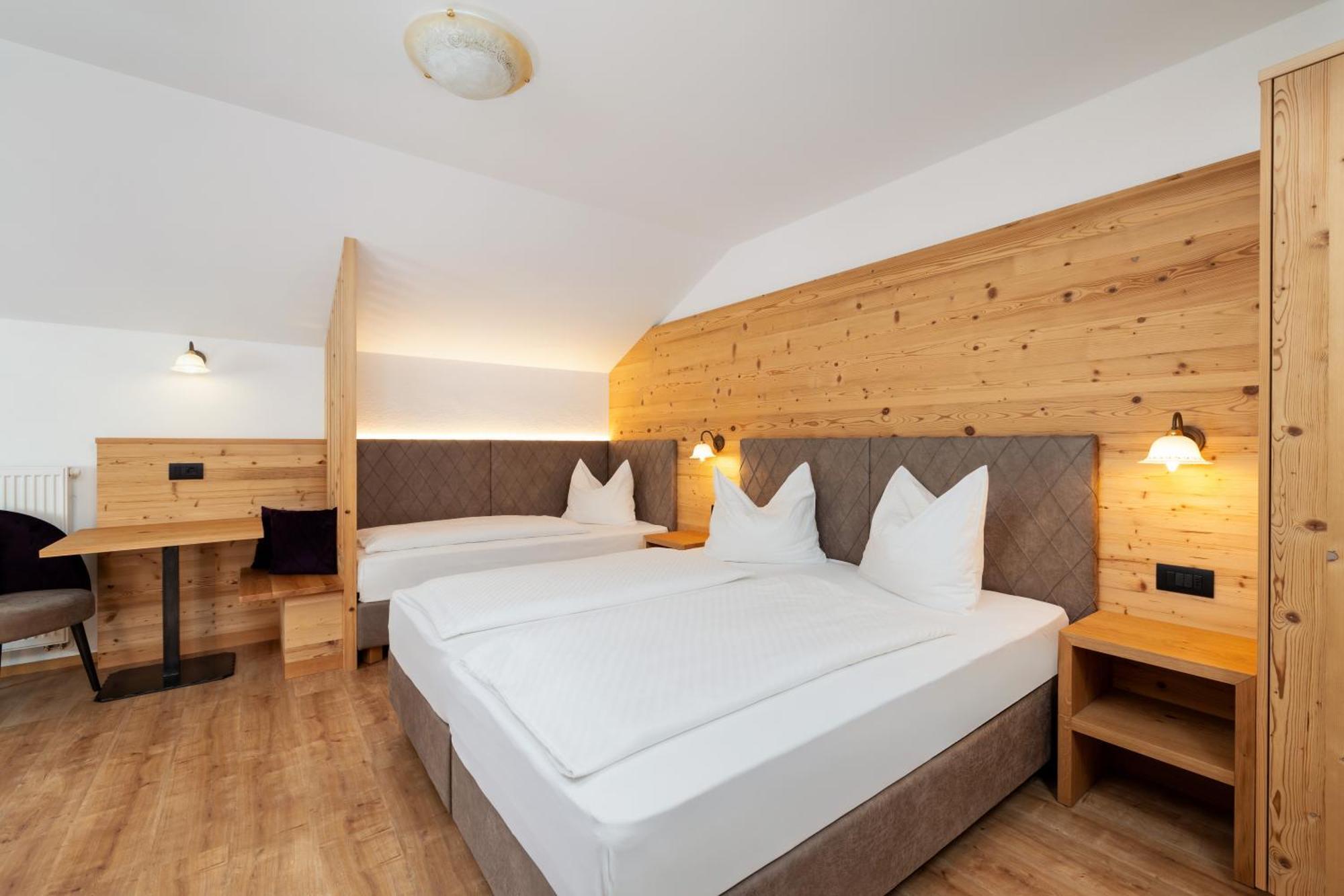 Hotel Alpenrose Dolomites La Valle Exterior foto