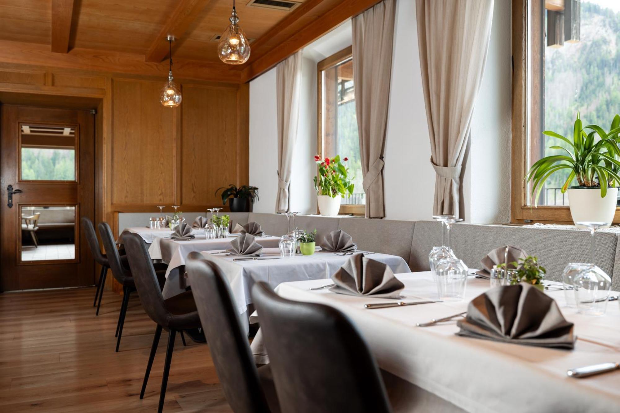 Hotel Alpenrose Dolomites La Valle Exterior foto