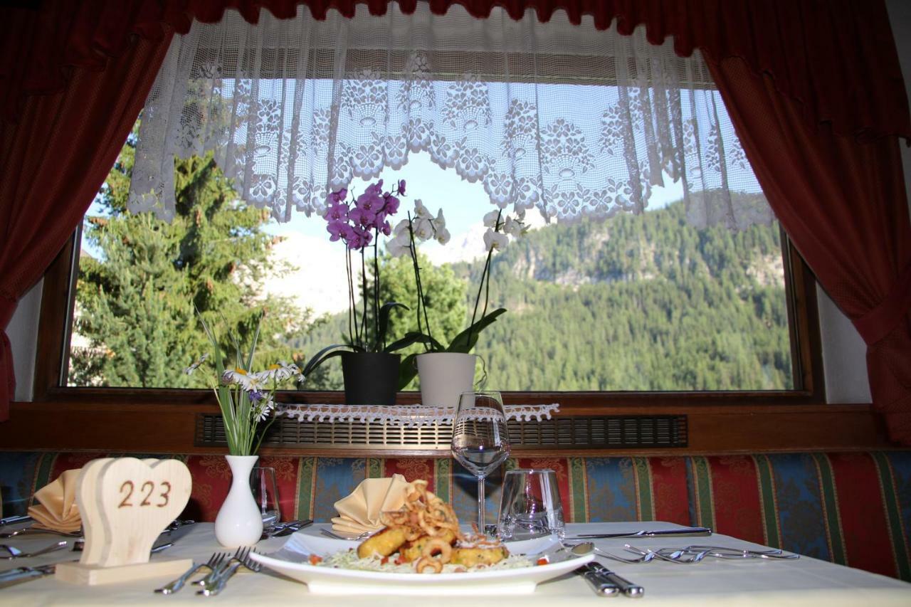 Hotel Alpenrose Dolomites La Valle Exterior foto